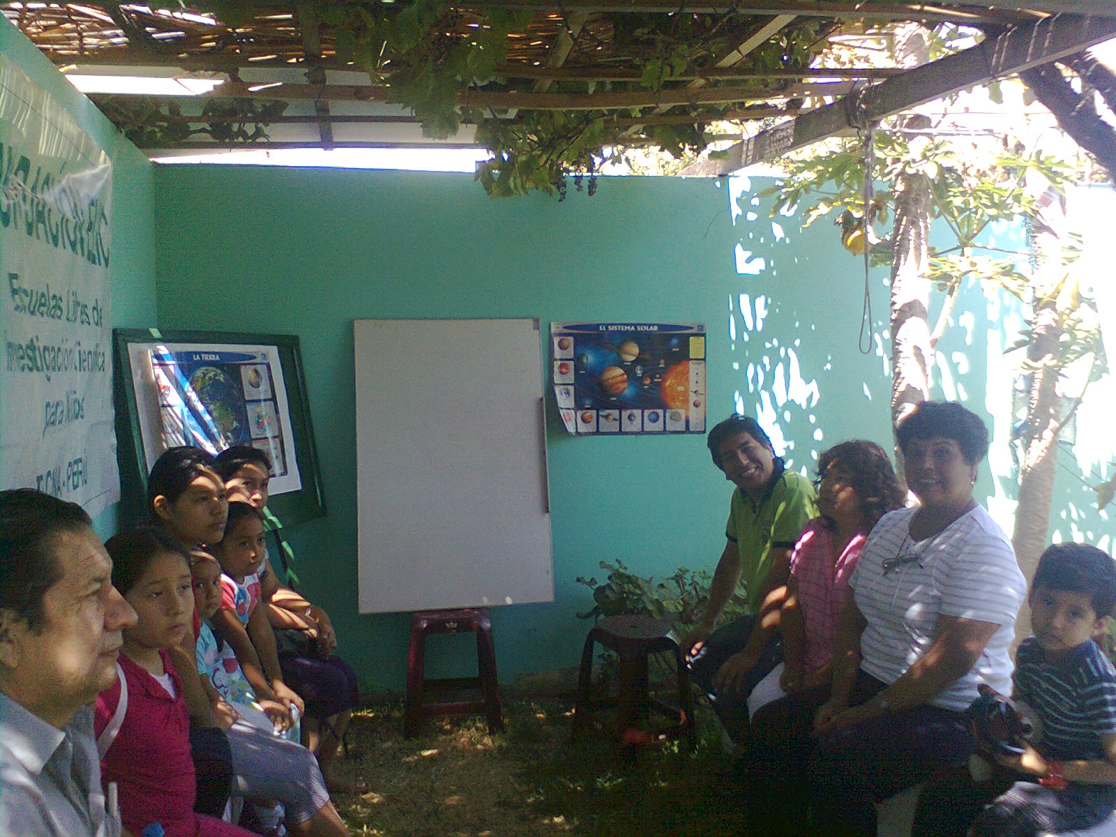 DOCENTES PADRES DE FAMILIA Y NIÑOS Y NINAS EN LA APERTURA