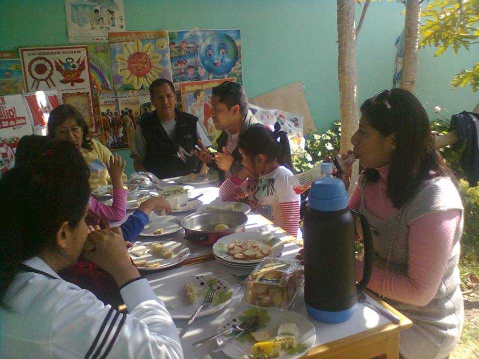 ELMUSICO RICARDO TAPIA CONVERSA CON LOS NIÑOS Y NIÑAS UY LES MUESTRA VIDEOS DE SUS ALUMNOS DE 05 Y 06 AÑOS QUE TOCAN VIOLIN