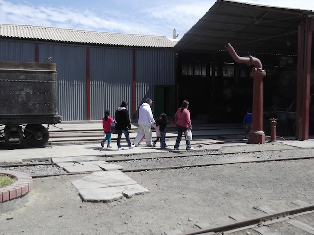 LOS NIÑOS Y NIÑAS REOCORIENDO LA HISTORIA LA ESTACION DE FERROCARRIL DEL AÑO 1857