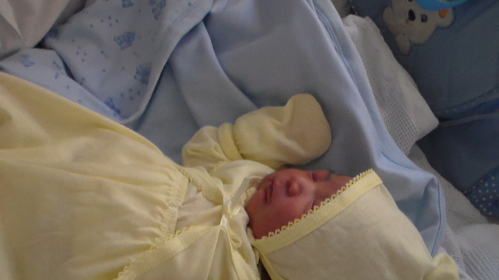 LIMA: Entrega de canastillas con ajuares para recién nacido