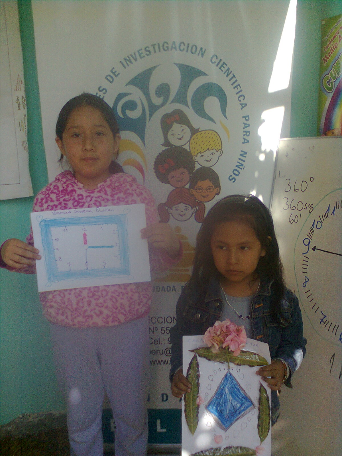 VERONICA Y CARMEN MOSTRANDO SU CLOGE DEL RELOJ